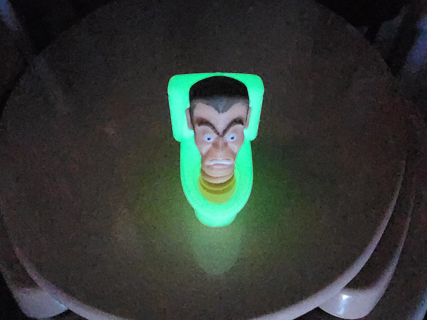 Skibidi Toilet Glow in the Dark G-Man Spring Head 8cm
